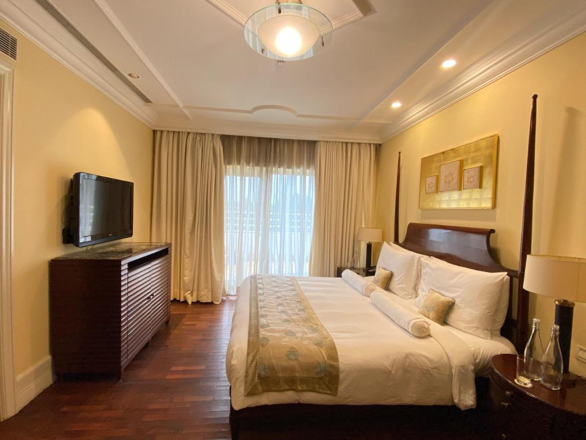 The Claridges New Delhi Hotel Ngoại thất bức ảnh A bedroom at the Taj Bengal