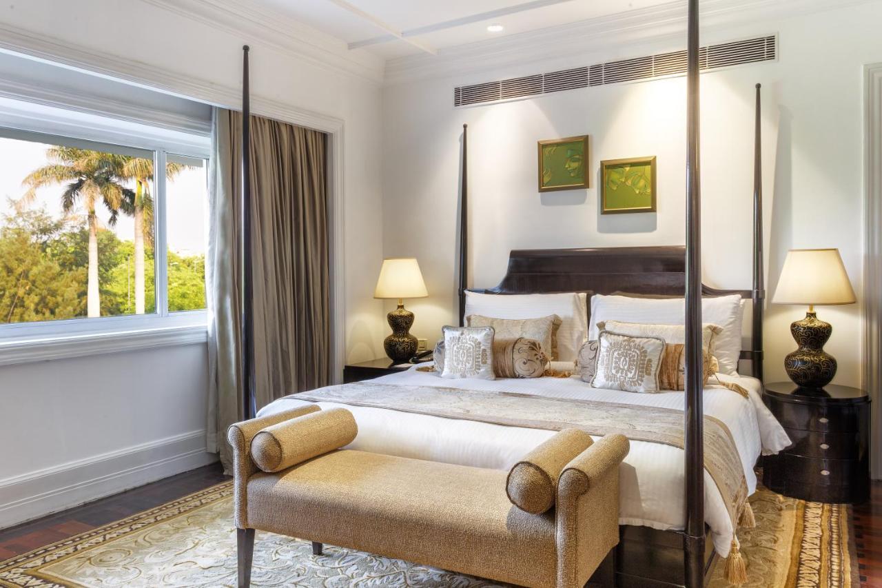 The Claridges New Delhi Hotel Ngoại thất bức ảnh A bedroom at the Taj Mahal Palace