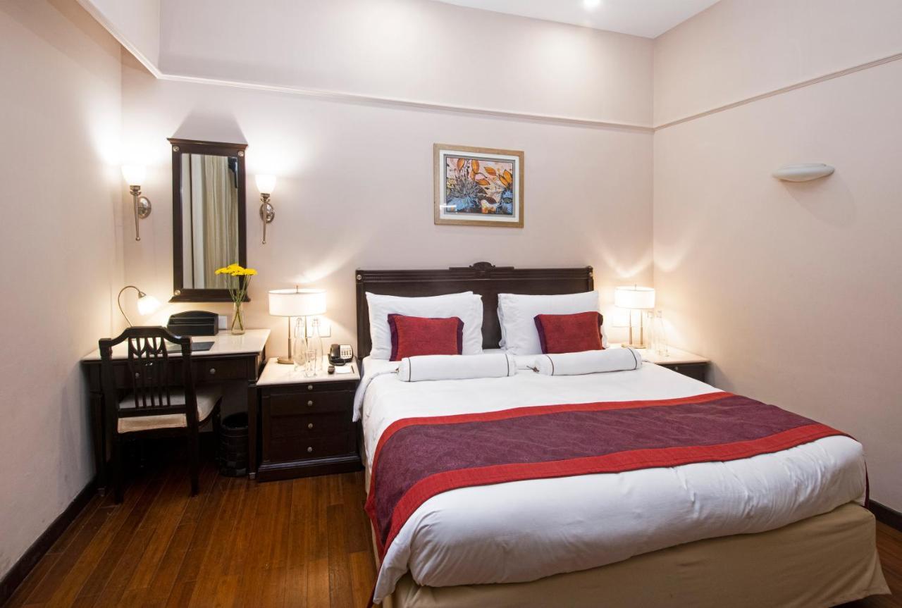 The Claridges New Delhi Hotel Ngoại thất bức ảnh A room at the hotel