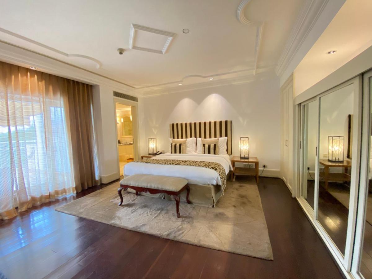 The Claridges New Delhi Hotel Ngoại thất bức ảnh A bedroom at the Taj Bengal