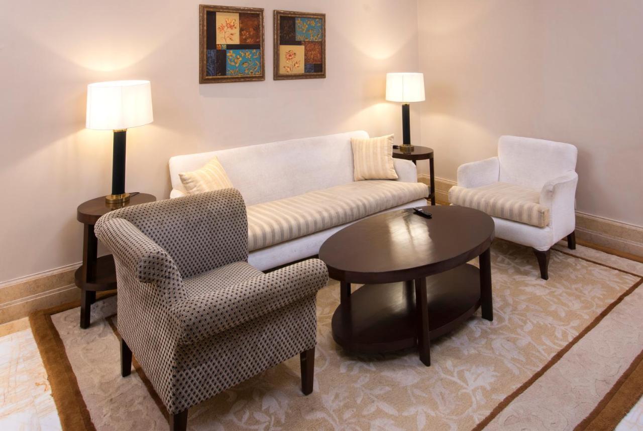 The Claridges New Delhi Hotel Ngoại thất bức ảnh A living room