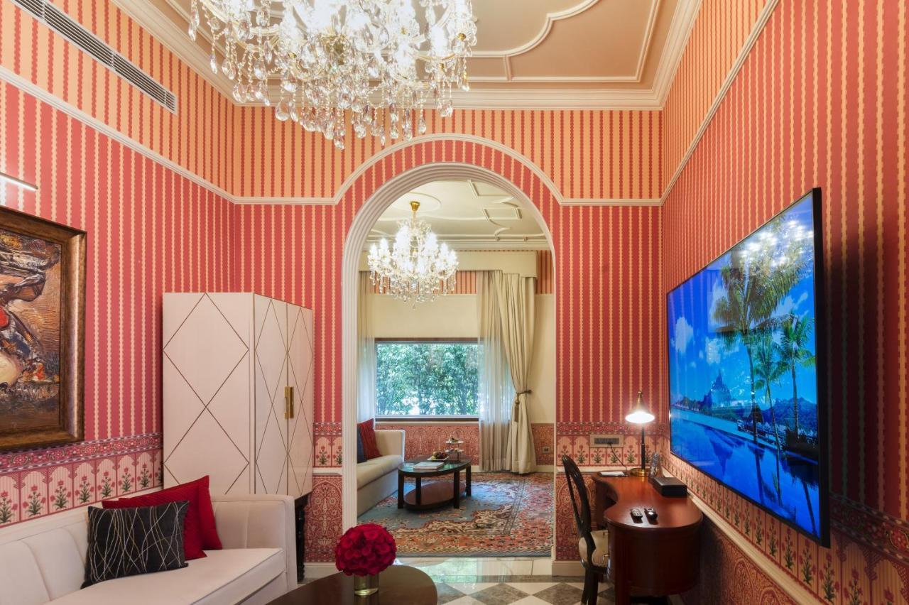 The Claridges New Delhi Hotel Ngoại thất bức ảnh A suite at the Taj Mahal Palace